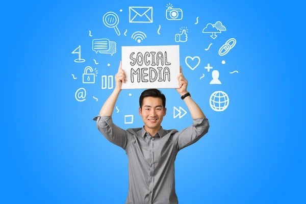 Концепція соціальних медіа від азіатських бізнесмен — стокове фото