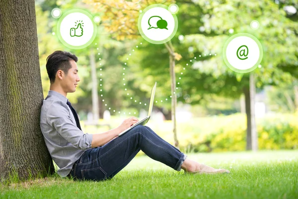 Junger asiatischer & erfolgreicher Geschäftsmann mit Tablet, Laptop, Handy — Stockfoto