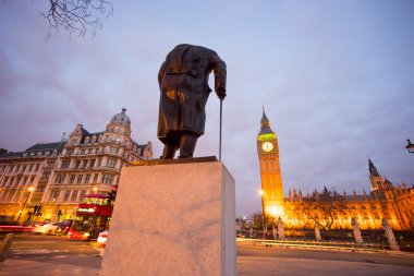 Büyük Ben ve heykeli efendim Winston Churchill, Londra, İngiltere