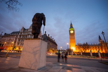 Büyük Ben ve heykeli efendim Winston Churchill, Londra, İngiltere