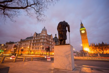 Büyük Ben ve heykeli efendim Winston Churchill, Londra, İngiltere