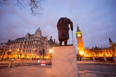 Büyük Ben ve heykeli efendim Winston Churchill, Londra, İngiltere