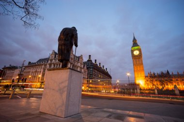 Büyük Ben ve heykeli efendim Winston Churchill, Londra, İngiltere