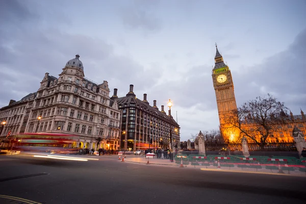 Big Ben Και Άγαλμα Του Σερ Ουίνστον Τσόρτσιλ Λονδίνο Αγγλία — Φωτογραφία Αρχείου