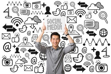 Genç işadamı mevcut sosyal medya iletişim kavramı