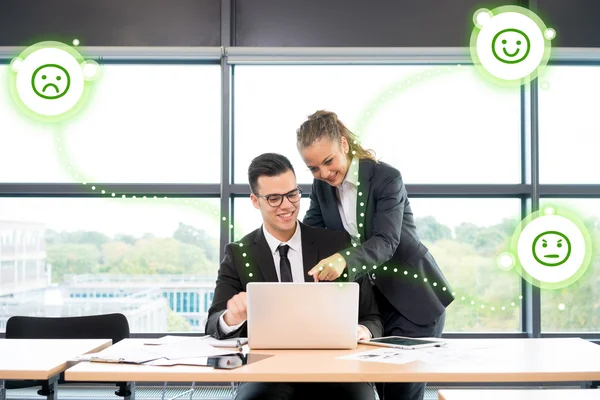 Reunión de empresarios y trabajo en la oficina: trabajo en equipo cóncavo — Foto de Stock