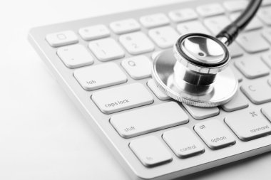 Stetoskop ile modern bilgisayar klavye