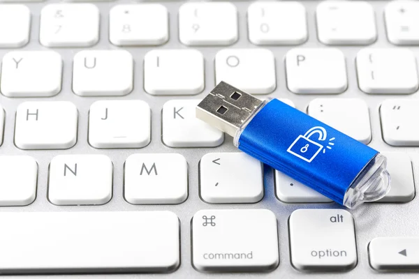 Social Media Wifi Internet Symbol Auf Usb Stick — Stockfoto