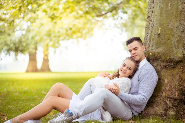 Jeune Couple Marchant Hyde Park Londres Ton Couleur Coucher Soleil — Photo