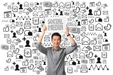 Genç işadamı mevcut sosyal medya iletişim kavramı