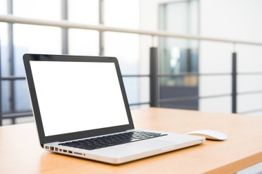 Kütüphane ve ofis dizüstü bilgisayar boş ekran