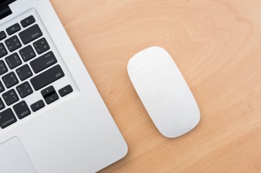 Laptop ve fare Üstten Görünüm