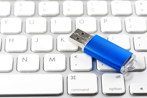 Usb Flash Drive Computer Laptop Keyboard — Stock Photo, Image