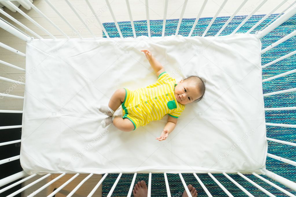baby cot with cradle