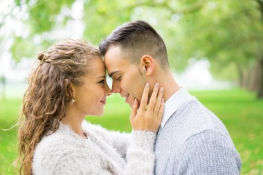 Hyde Park, Londra yürüyen bir çift