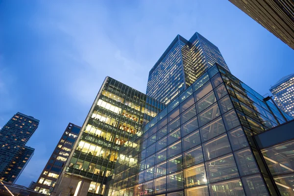 Edifício de escritórios em Londres, Inglaterra, Reino Unido — Fotografia de Stock