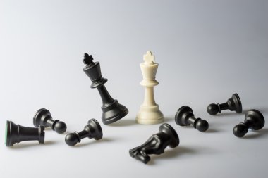 Satranç şekil, iş kavramı stratejisi, liderlik, ekip ve su
