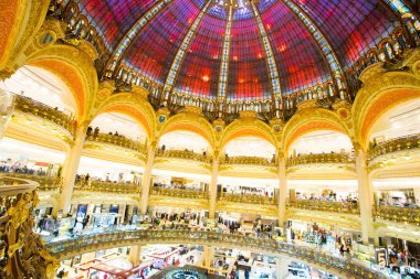 Paris, Fransa 15 Ocak 2015: Galleries Lafayette Haussmann içinde