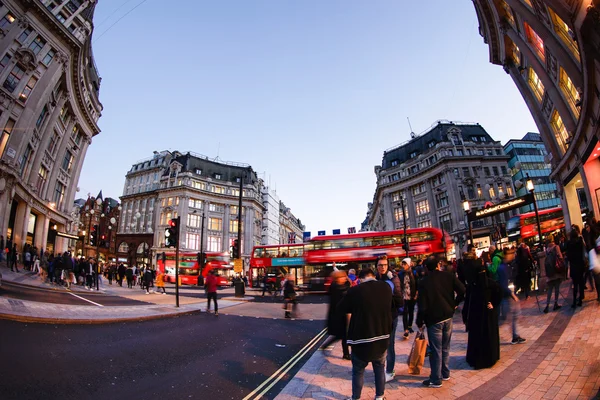 英国伦敦-2015 年 10 月 30 日: 牛津街的销售季节 — 图库照片