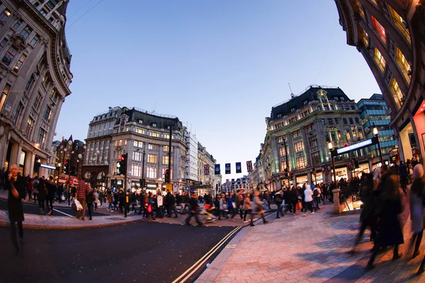 LONDRA, INGHILTERRA 30 OTTOBRE 2015: Oxford street in vendita stagione — Foto Stock