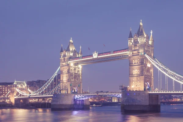 Tower Bridge, Londra, retro vintage renk tarzı — Stok fotoğraf