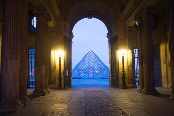 PARIS, FRANCE JANUARY 15, 2015:  Exterior the Louvre Museum, one — Stock Photo, Image