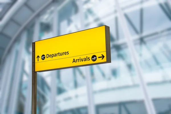 Ellenőrizze, a repülőtér indulási & lehetoségei board jele — Stock Fotó