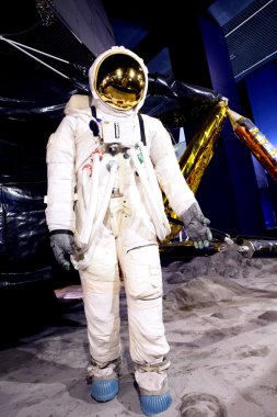 Astronot ve Apollo uzay gemisi