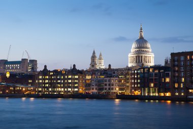 Millennium Köprüsü ve St. Paul'ın Katedrali, Londra İngiltere, Birleşik Krallık