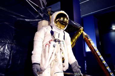 Astronot ve Apollo uzay gemisi