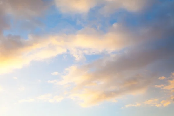 Ясное Закатное Небо Облаками Летом — стоковое фото