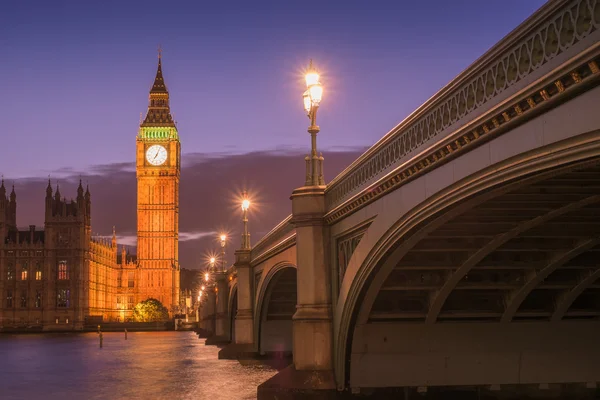 Het Big Ben van het paleis van Westminster bij nacht, Londen, Engeland, Uk — Stockfoto