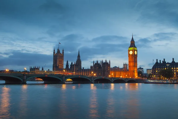 晚上，伦敦，英格兰，英国威斯敏斯特大本钟宫 — 图库照片