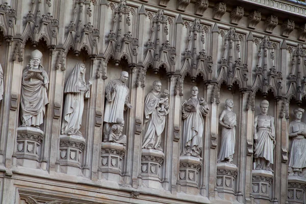 Dveře s Rusty květinové metalem na Westminsterské opatství, Londýn — Stock fotografie