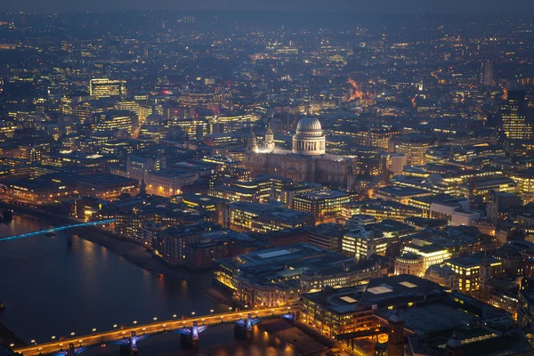 Вид зверху міст Міленіум і собор Санкт Paul, Лондон Engl — стокове фото