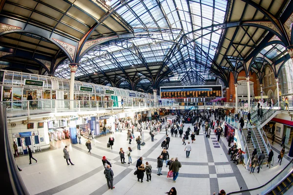 LONDON, UNITED KINGDOM - JANUARY 17 2016: Liverpool Street Stati — Stock Photo, Image