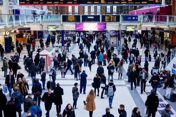 LONDRA, REGNO UNITO - 17 GENNAIO 2016: Liverpool Street Stati — Foto Stock