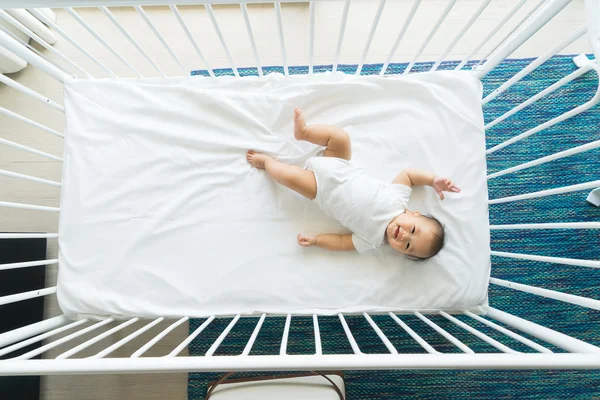 La Vue Du Dessus Du Bebe En Berceau Berceau Joie Sans Soucis Stock Photo