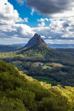 Mt Tibrogargan, Glasshouse dağlar, Qld, Avustralya'nın görünümü
