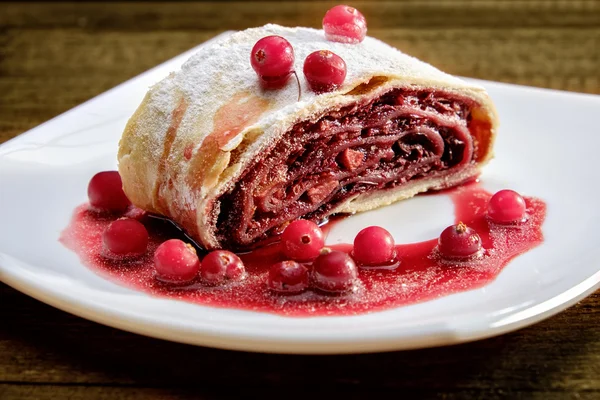 Strudel delicious on the plate — Stock Photo, Image