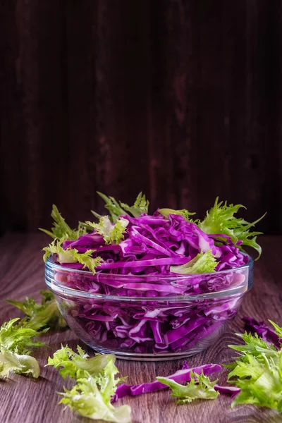 Maydanoz ile kırmızı lahana salatası