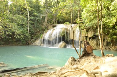 Erawan basamaklı şelale, derin tropik yağmur ormanı. Kanchanaburi, Tayland, Thailand, Erawan Falls Milli Parkı