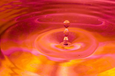 Su sıçramalarına yakın çekim shot