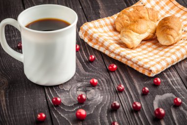 küçük croissants ve kahve