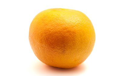 Beyaz arkaplanda greyfurt