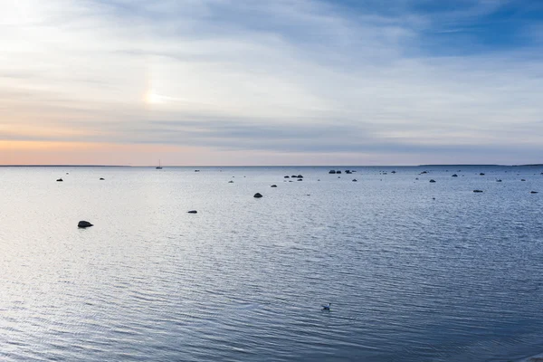 Jacht, kąpiel w Bałtyku o zachodzie słońca — Zdjęcie stockowe