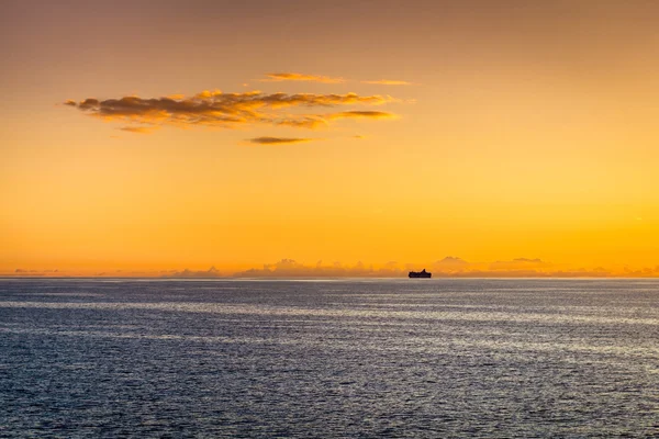 Βαλτική θάλασσα με ένα πλοίο — Φωτογραφία Αρχείου