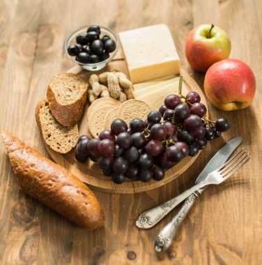 aperatifler için şarap: peynir, Kuru üzüm, baget