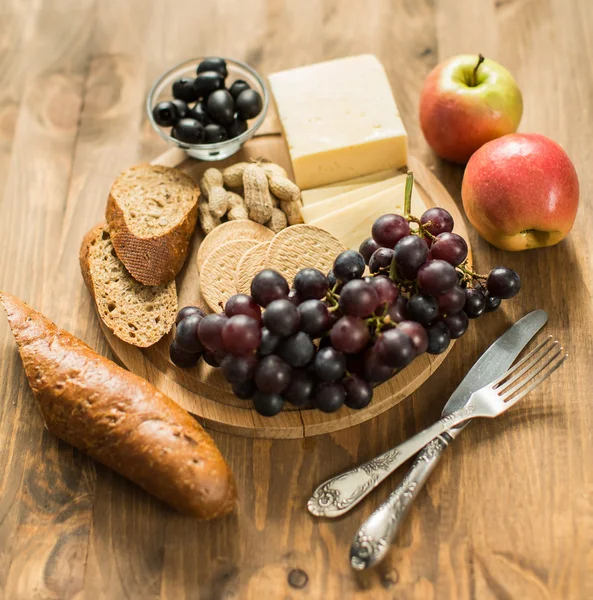 aperatifler için şarap: peynir, Kuru üzüm, baget