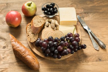 aperatifler için şarap: peynir, Kuru üzüm, baget